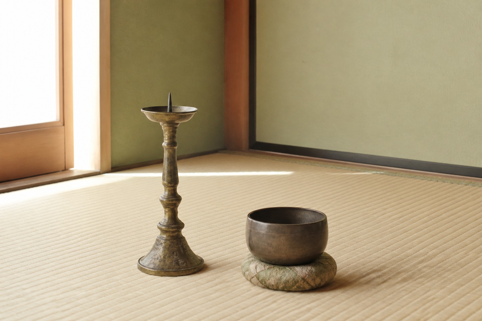 丁寧に置かれた仏具